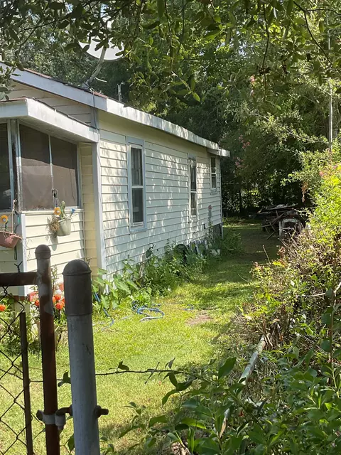 2004 Emmanuel St, Georgetown, SC 29440 photo 2