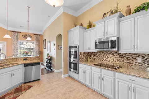Kitchen - 674 Evers Loop, Surfside Beach, SC 29575 photo 2 of 6