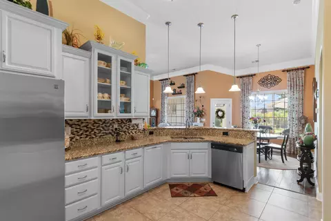 Kitchen - 674 Evers Loop, Surfside Beach, SC 29575 photo 4 of 6