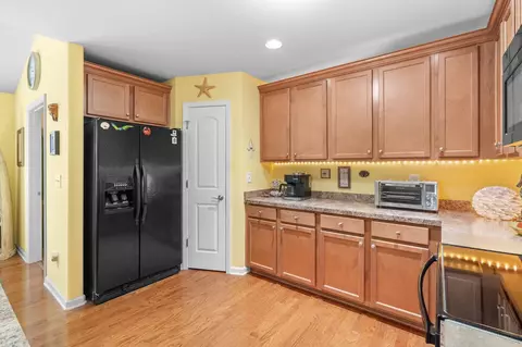 Kitchen - 1649 Hack Ct, Surfside Beach, SC 29575 photo 4 of 5