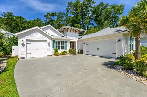 2016 Manor Parc Dr, Calabash, NC 28467