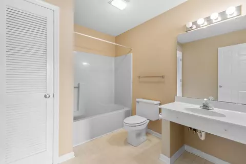 Bath - 218 Double Eagle Dr #E2, Myrtle Beach, SC 29575 photo 2 of 3