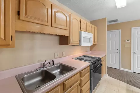 Kitchen - 218 Double Eagle Dr #E2, Myrtle Beach, SC 29575 photo 4 of 4
