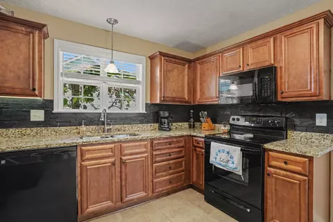 Kitchen - 756 Shenanigan Loop, Murrells Inlet, SC 29576 photo 2 of 3