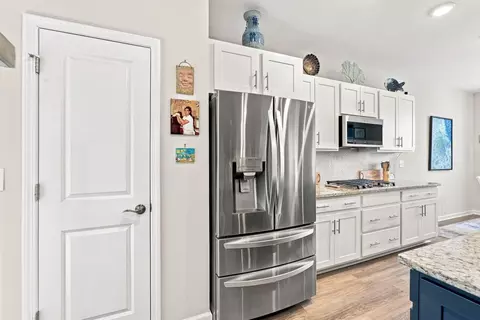 Kitchen - 567 Shellbark Dr, Longs, SC 29568 photo 7 of 8