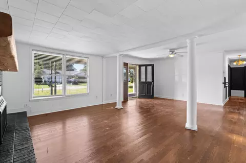 Living - 409 E Melrose St, Mullins, SC 29574 photo 5 of 7