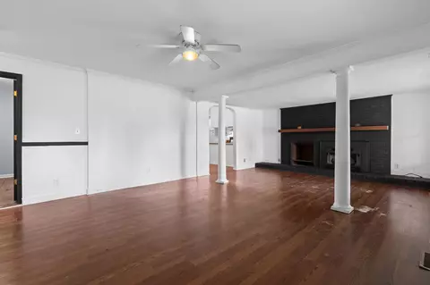 Living - 409 E Melrose St, Mullins, SC 29574 photo 2 of 7