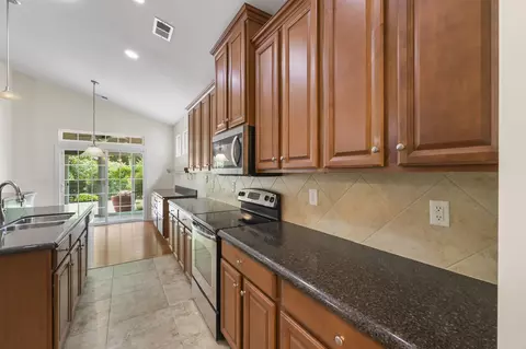 Kitchen - 2072 Heritage Loop, Myrtle Beach, SC 29577 photo 3 of 4