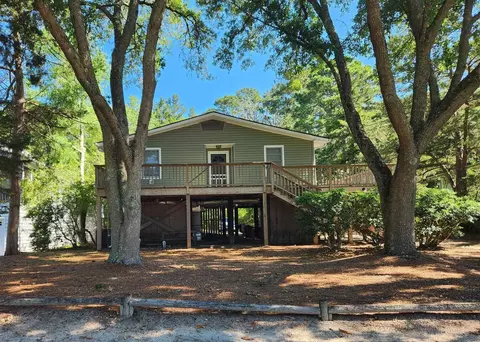 221 Windover Dr, Pawleys Island, SC 29585