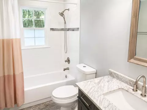 Bath - 329 Bayview Ave, Georgetown, SC 29440 photo 1 of 1
