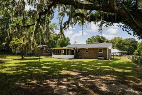 Exterior - 329 Bayview Ave, Georgetown, SC 29440 photo 4 of 5
