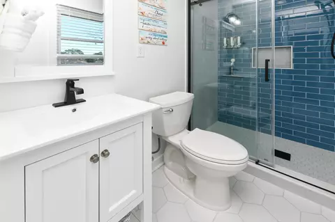 Bath - 1931 Lakeview Cir, Surfside Beach, SC 29575 photo 2 of 4