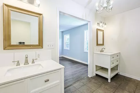 Bath - 1709 Singleton St, Conway, SC 29527 photo 2 of 5