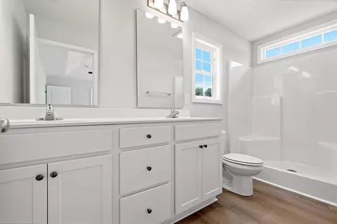 Bath - 45 Bennington Ct, Georgetown, SC 29440 photo 2 of 2