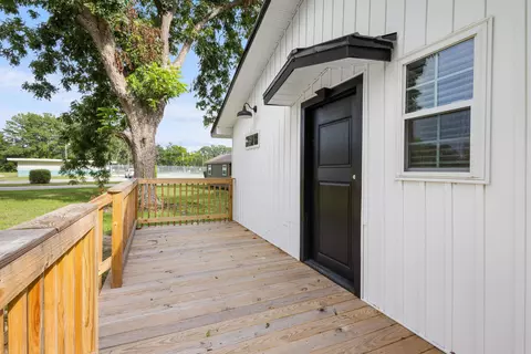 Exterior - 817 Simmons St, Marion, SC 29571 photo 4 of 5