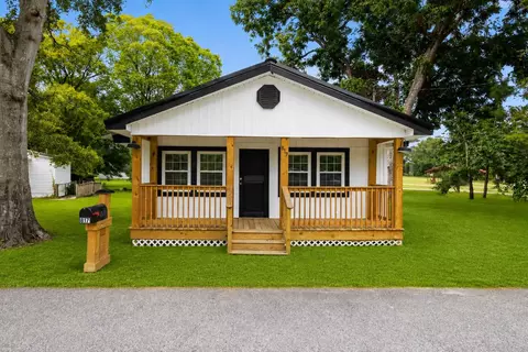 Exterior - 817 Simmons St, Marion, SC 29571 photo 2 of 5