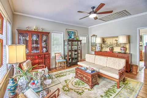 Living - 313 Front St, Georgetown, SC 29440 photo 2 of 4