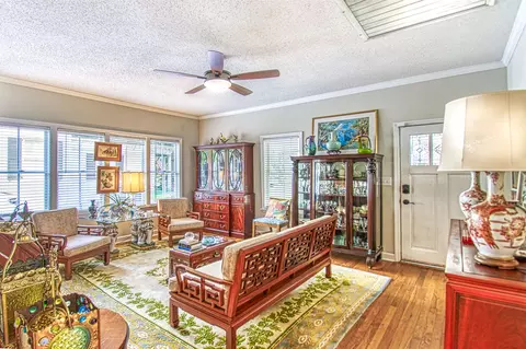 Living - 313 Front St, Georgetown, SC 29440 photo 4 of 4