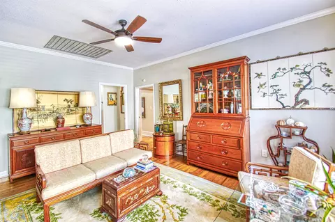 Living - 313 Front St, Georgetown, SC 29440 photo 3 of 4