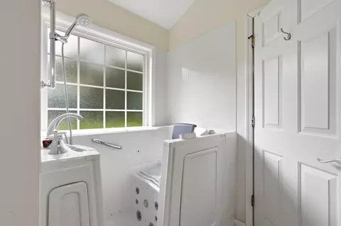 Bath - 213 Jericho Ct, Georgetown, SC 29440 photo 3 of 4