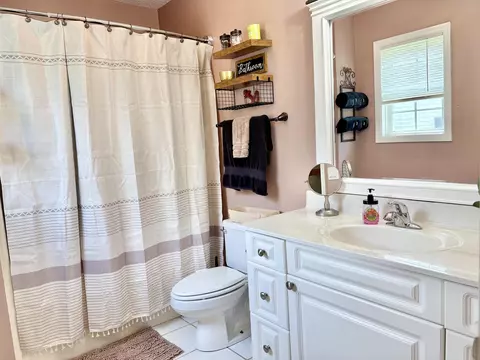 Bath - 72 Daniel Morrall Ln, Georgetown, SC 29440 photo 1 of 2