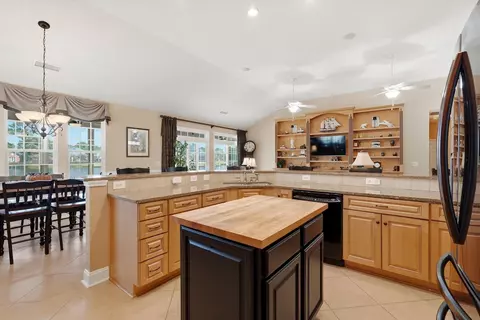 Kitchen - 241 Wedgefield Dr, Conway, SC 29526 photo 4 of 6