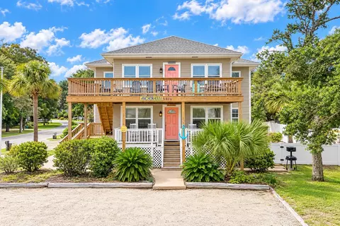 3908 Seaview St, North Myrtle Beach, SC 29582
