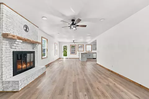 Living - 815 3rd Ave, Georgetown, SC 29440 photo 2 of 7
