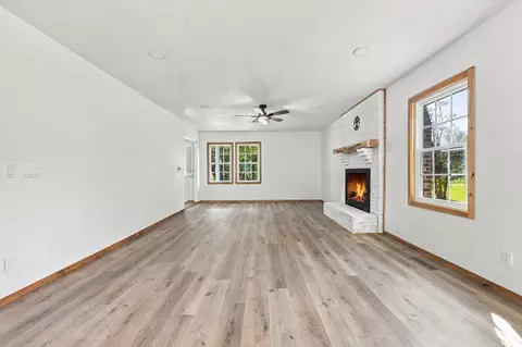 Living - 815 3rd Ave, Georgetown, SC 29440 photo 4 of 7