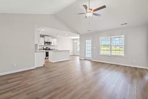 35 Bennington Ct, Georgetown, SC 29440 photo 2