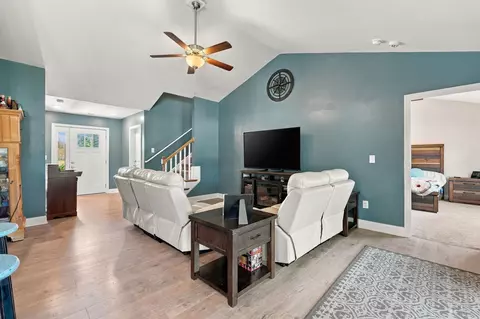 Entry Way - 1420 Nathan Dr, Loris, SC 29569 photo 2 of 4