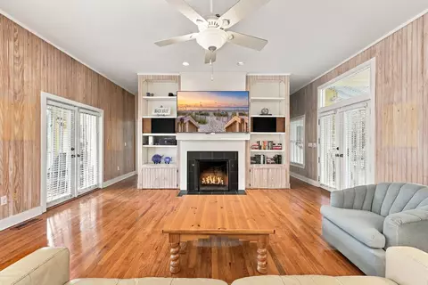 Living - 13 Beachwalker Ct, Georgetown, SC 29440 photo 4 of 5