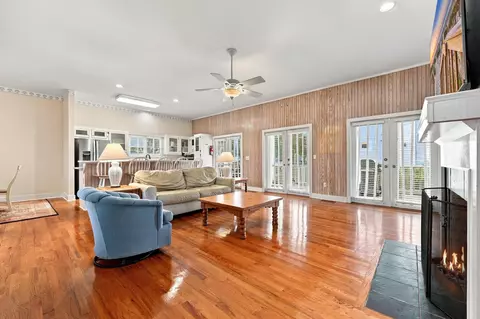 Living - 13 Beachwalker Ct, Georgetown, SC 29440 photo 1 of 5