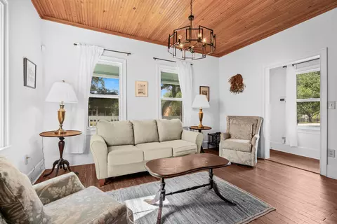 Living - 1108 Front St, Georgetown, SC 29440 photo 1 of 3