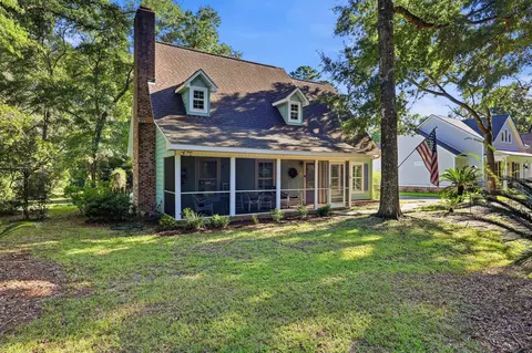587 Hawthorn Dr, Pawleys Island, SC 29585