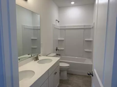Bath - 3810 Richardson St, Loris, SC 29569 photo 4 of 5