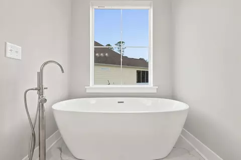 Bath - 2012 Spring Valley Ct, Loris, SC 29569 photo 4 of 6