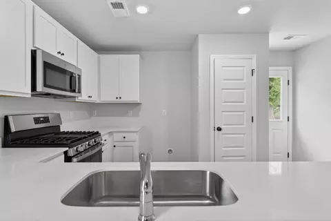 Entry Way - 272 Pleasant Valley Dr, Loris, SC 29569 photo 5 of 9