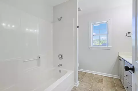 Bath - 176 Dunbarton Ln, Conway, SC 29526 photo 4 of 5