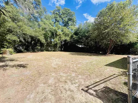 Exterior - 111 Cooper St, Kingstree, SC 29556 photo 3 of 4