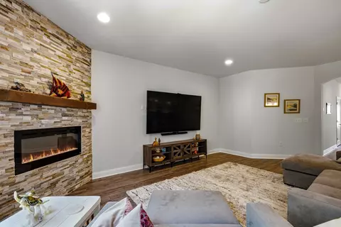 Living - 650 Mccown Dr, Conway, SC 29526 photo 2 of 4