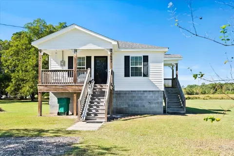Exterior - 7807 Bay Rd, Gresham, SC 29546 photo 4 of 8