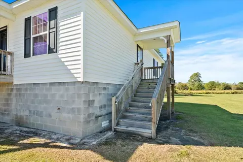 Exterior - 7807 Bay Rd, Gresham, SC 29546 photo 6 of 8