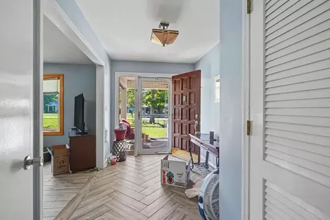 Entry Way - 4629 Circle Dr, Loris, SC 29569 photo 1 of 3