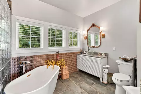 Bath - 329 Kaufman St, Georgetown, SC 29440 photo 2 of 6