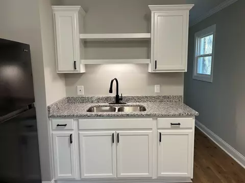 Kitchen - 17 Ard Cir, Hemingway, SC 29554 photo 2 of 2