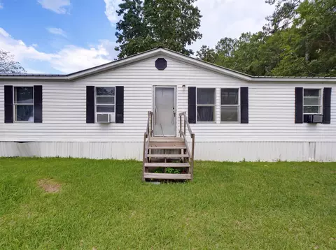 10 Locust St, Andrews, SC 29510