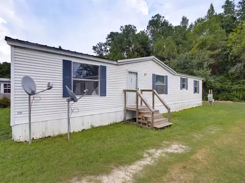 6 Locust St, Andrews, SC 29510