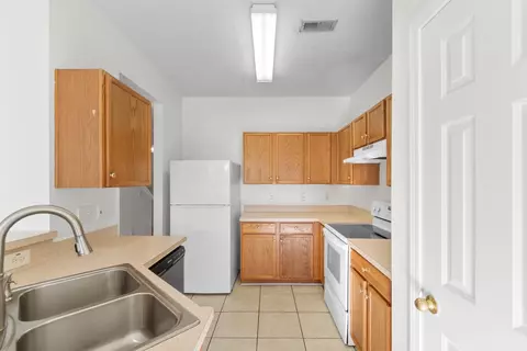 Kitchen - 308 Kiskadee Loop #C, Conway, SC 29526 photo 3 of 5