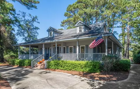 90 Parkview Dr, Pawleys Island, SC 29585